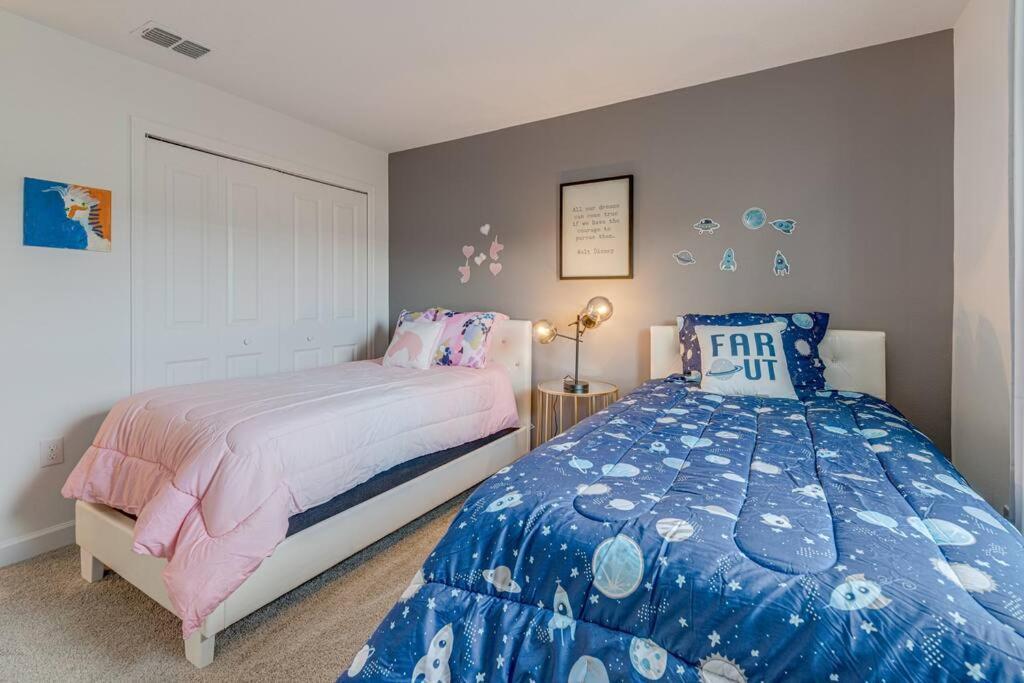Newly Listed Townhouse Storey Lake, Free Waterpark Киссимми Экстерьер фото
