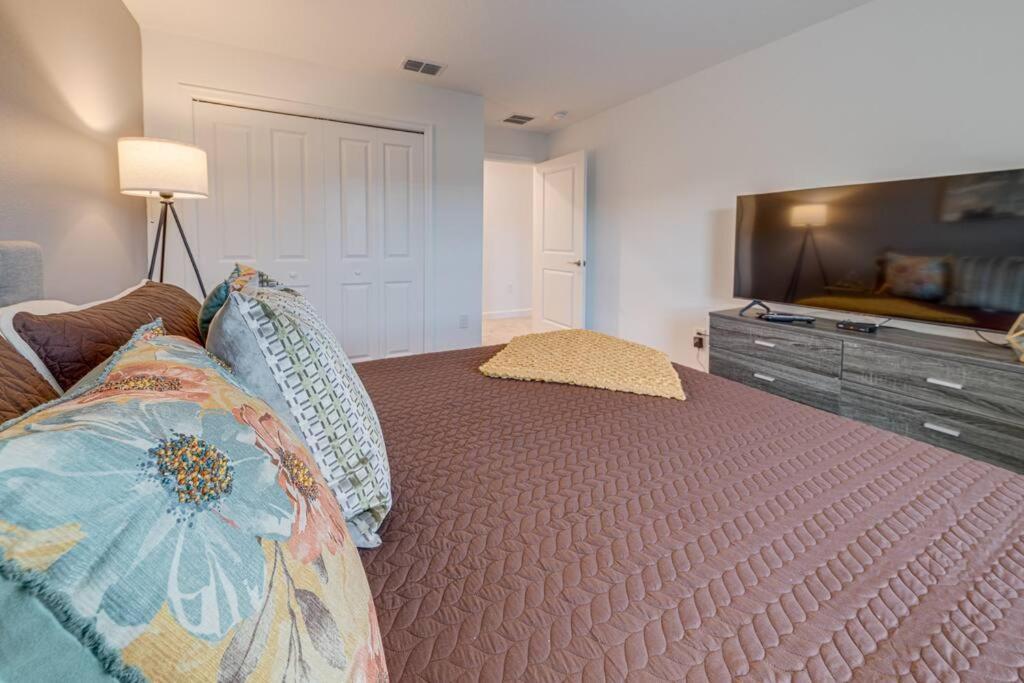 Newly Listed Townhouse Storey Lake, Free Waterpark Киссимми Экстерьер фото